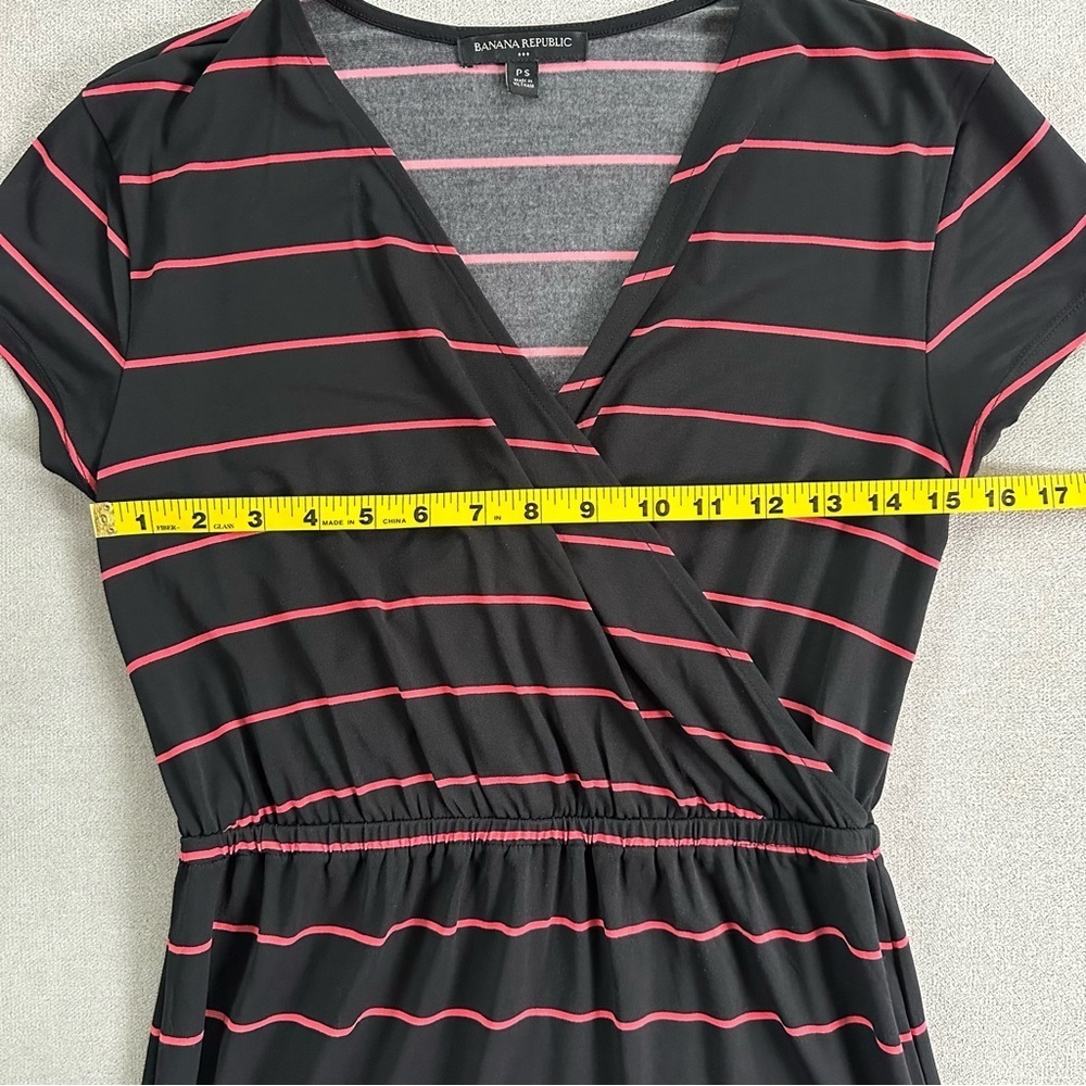 Banana Republic Dress. Petite Small. Black/Coral. - Picture 4 of 5